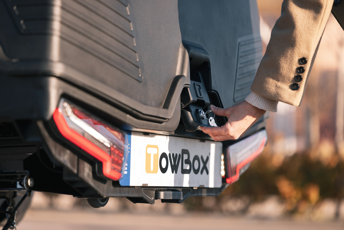Towbox Alpha urban black - box bagażowy montowany na hak